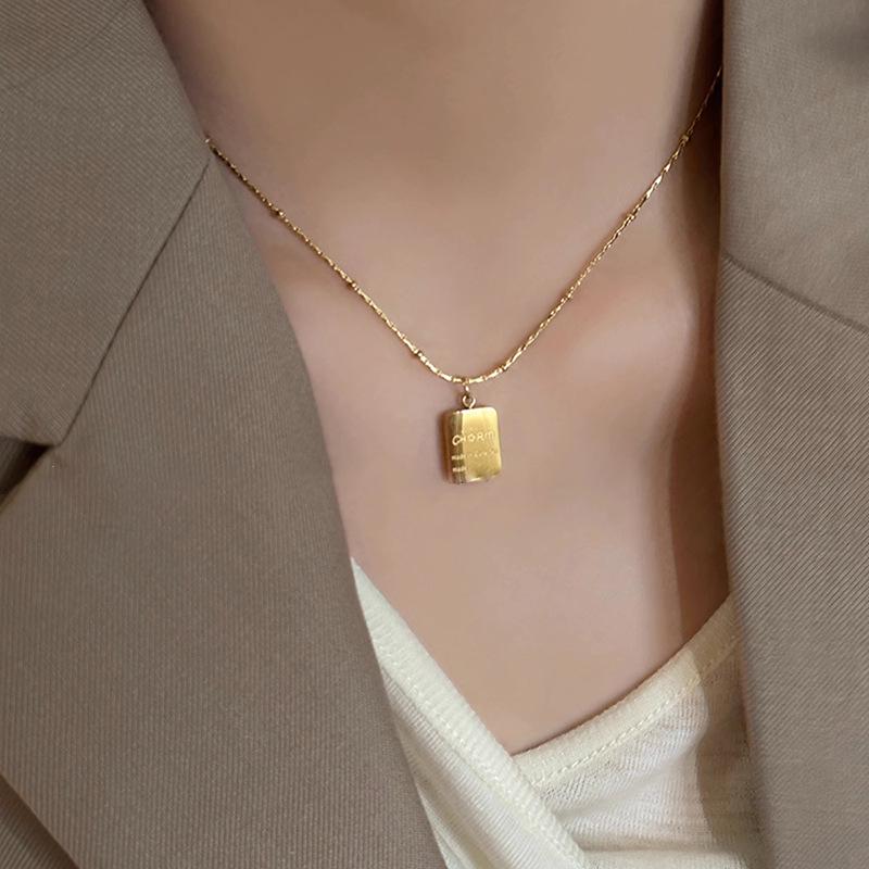 2023 New Cold Style Gold Square Pendant Necklace for Women - Simple Clavicle Chain Design