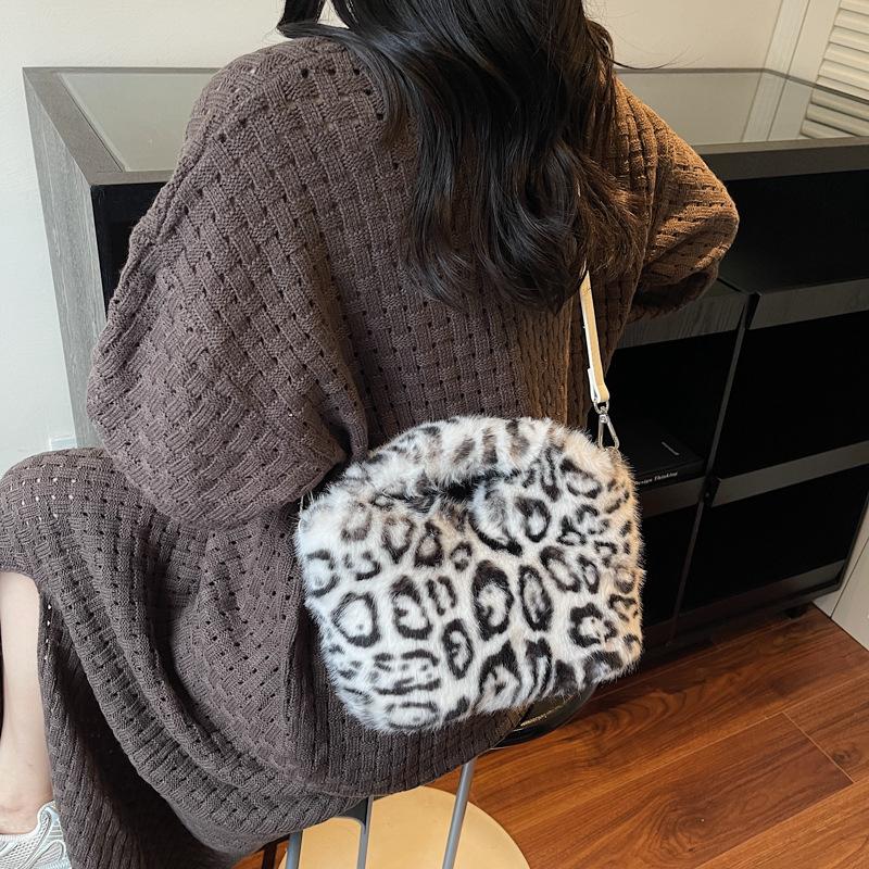 Осень новый тренд плюшевый леопардовый принт персонализированный пушок ленивый ветер простой плечевой через плечо сумка-ведро