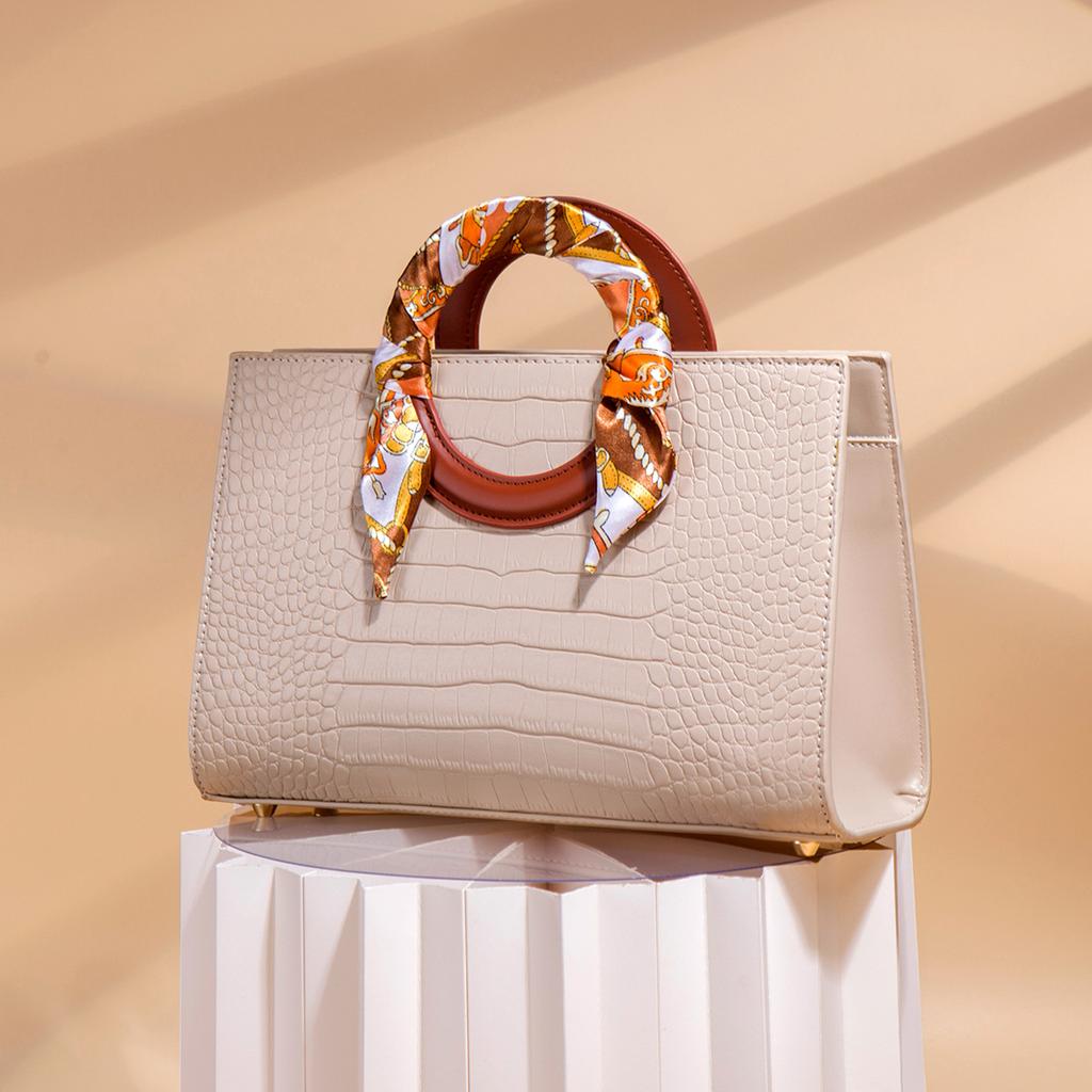 Unique red wedding bag for women 2024 new model, high-end crossbody large-capacity bridal bag, handbag for weddings