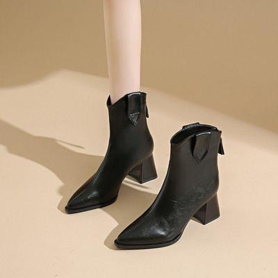 Женские ботильоны на массивном каблуке с острым носком - Модные, стройнящие, осенне-зимние короткие ботинки