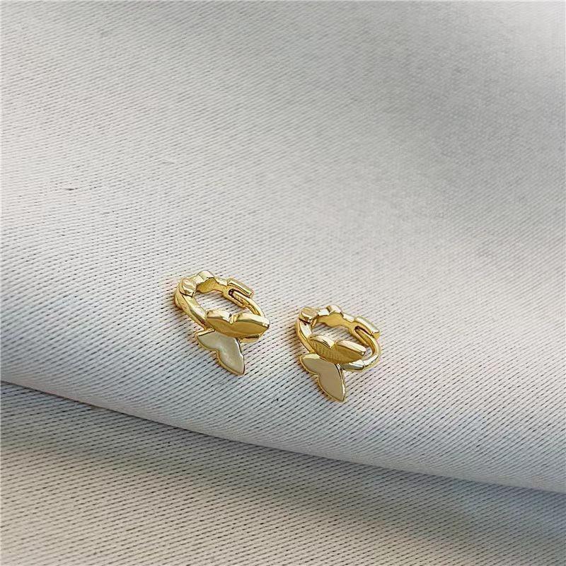 Элегантные серьги-капли с камнем кошачий глаз — универсальные, легкие, роскошные, изысканного дизайна.