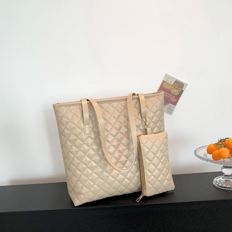 Stylish Large Capacity Quilted Shoulder Tote Bag For Women Urban Chic Handbag 2023 Trend