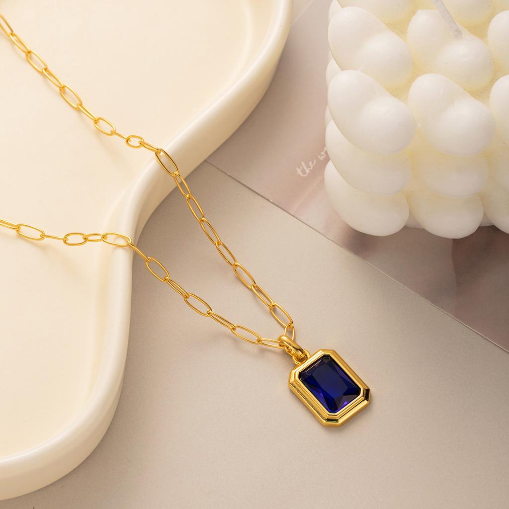 Temperament Square Diamond Inlaid Pendant Necklace Retro Premium Sense Simple Necklace Exquisite Niche Design Necklace