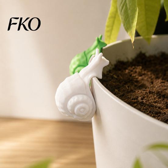 Desktop Decoration Art 3D Printed Climbing Snail Decor, Flower Pot Hanging Ornament, Cute Elegant Desk Sculpture Garden Plant Decoration, Creative for
