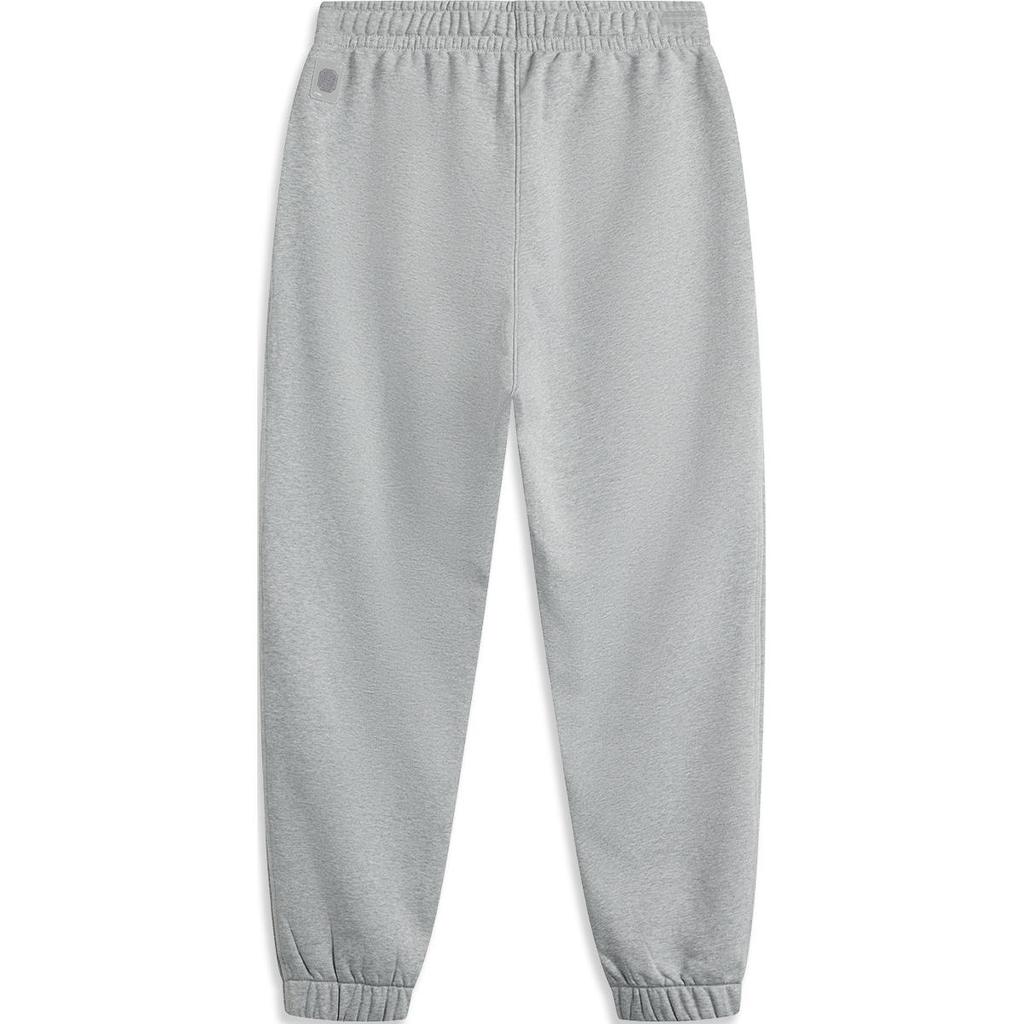 Li Ning Sports Trend Series однотонные дышащие удобные повседневные зауженные трикотажные спортивные брюки мужские низ светло-серый AKLU605-14