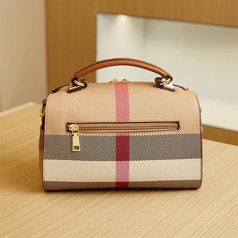 Трендовые женские сумки кроссбоди из клетчатого холста и кожи 2024