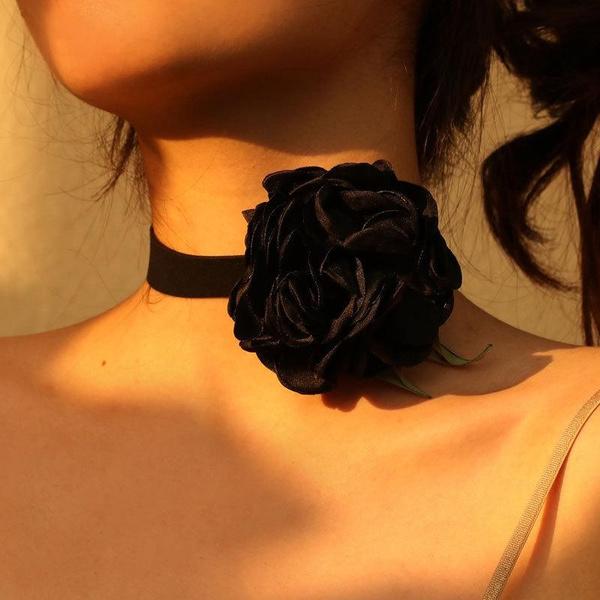 Темпераментное романтическое ожерелье с большой розой, широкое черное бархатное колье для женщин, модные украшения для шеи, вечерние подарки, украшения для шеи