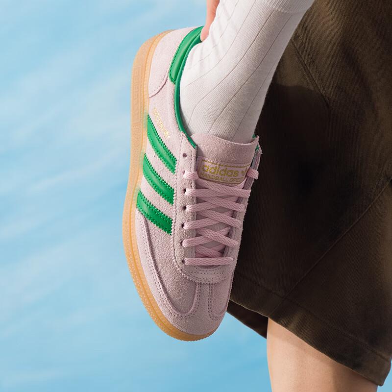adidas Женские повседневные кроссовки JR7347