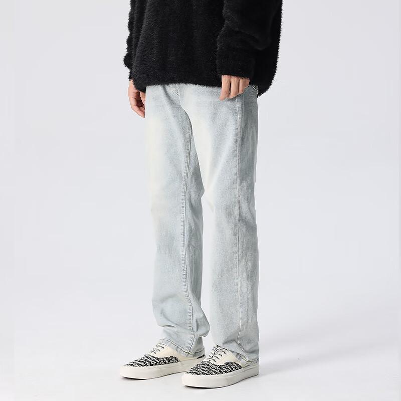 Новые джинсы из эластичного денима прямого кроя с эффектом стирки