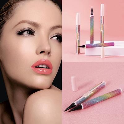 Яркий жидкий карандаш для глаз Starry Starry — прочный, водостойкий, устойчивый к поту и не размазывающийся макияж.