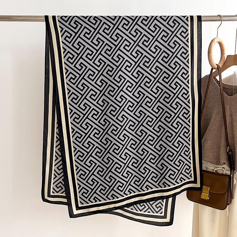 Classic Geometric Pattern Scarf Elegant Thin Breathable Shawl Women's Casual Going Out Sunscreen Scarf