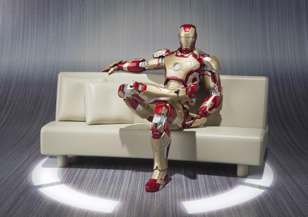 TAMASHII NATIONS SHFiguarts Железный человек Марк 42 (с ограниченным бонусом на первый раз "Диван президента")