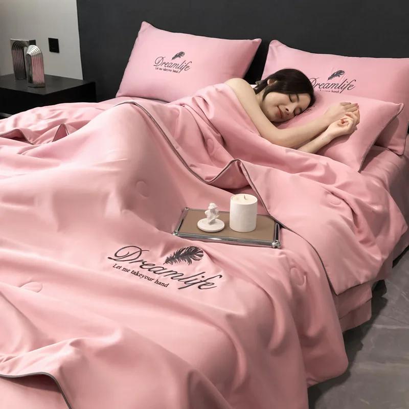 High-End Embroidery Silky Spring Autumn Quilt Comfortable Sleep Soft Breathable Blanket Skin-Friendly Air Conditioner Comforter