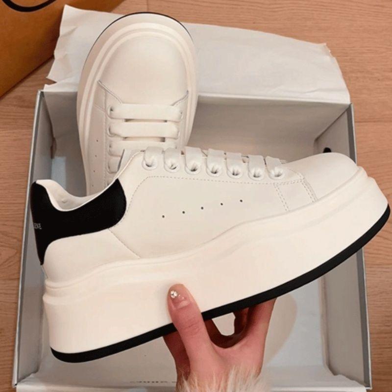 Платформенные белые женские весенние новые кеды, универсальные маленькие повседневные туфли, увеличивающие рост, нишевая спортивная обувь