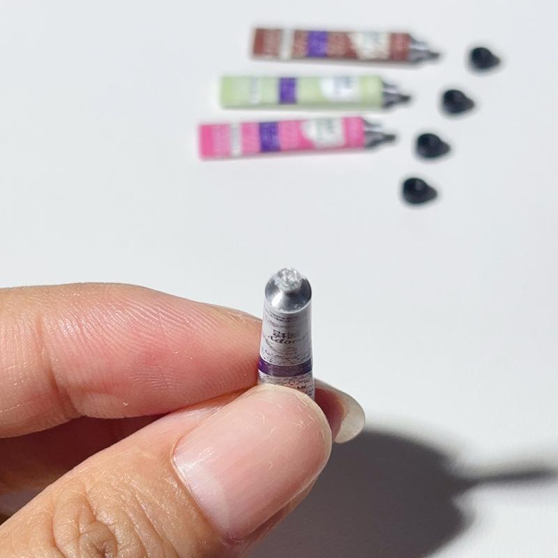 2 шт. Кукольный домик Миниатюрный крем для рук Декор сцены макияжа Аксессуары для кукольного домика Мини реквизит для красоты