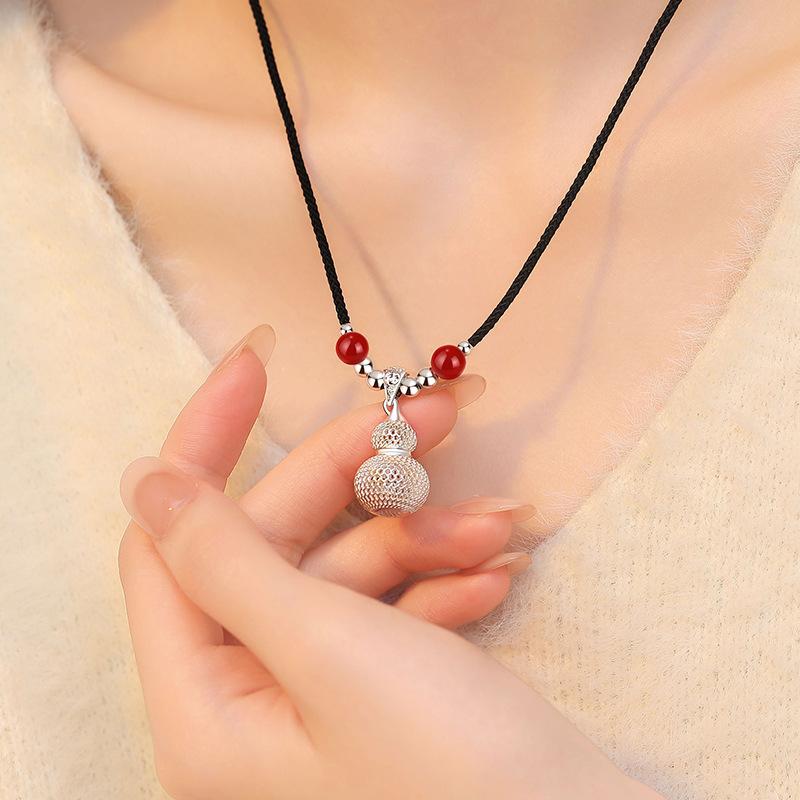 Ожерелье с одним кулоном в форме полой филигранной тыквы, женское ожерелье с древним законом о наследовании и таким же универсальным предметом.