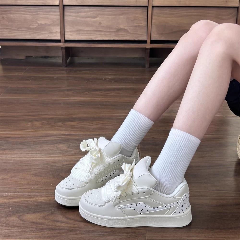 2026 summer and autumn Hong Kong style super fire couple versatile sports casual shoes platform bread shoes student