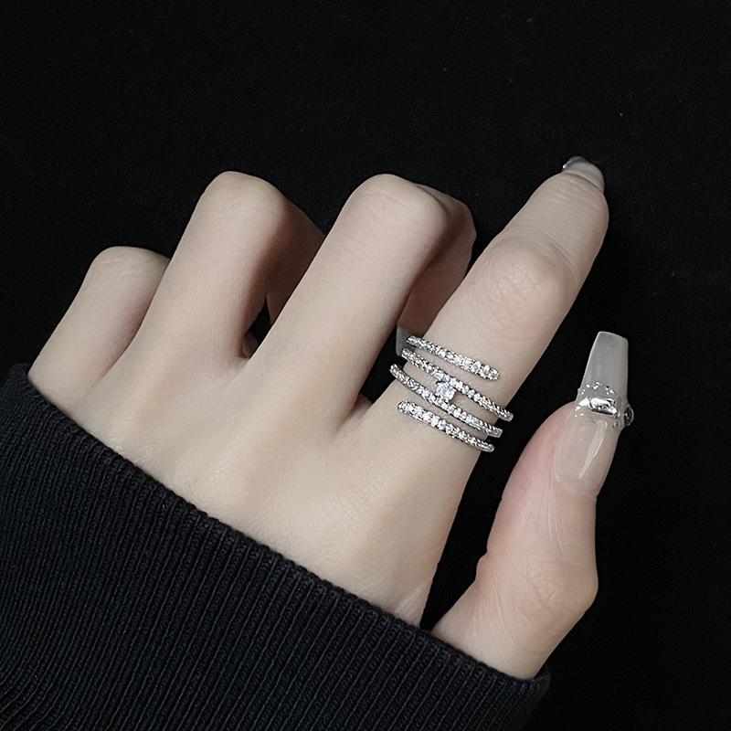 Лунный камень Французская мода Изысканный драгоценный камень Открытое кольцо Нишевый дизайн Личность Высокое чувство Ретро