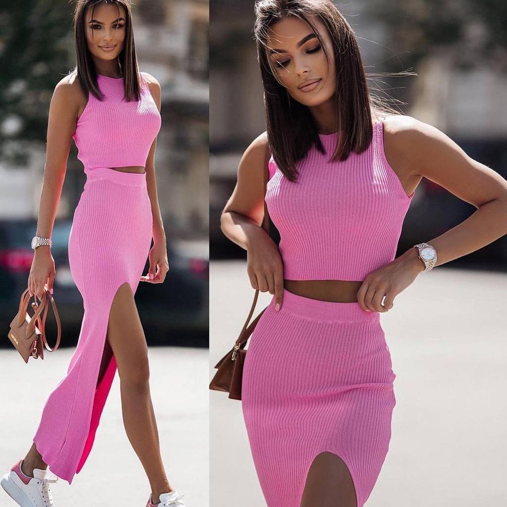 Новый весенне-летний женский комплект из двух предметов 2026 года: однотонный топ с круглым вырезом без рукавов и юбка-миди с боковым разрезом – облегающий костюм