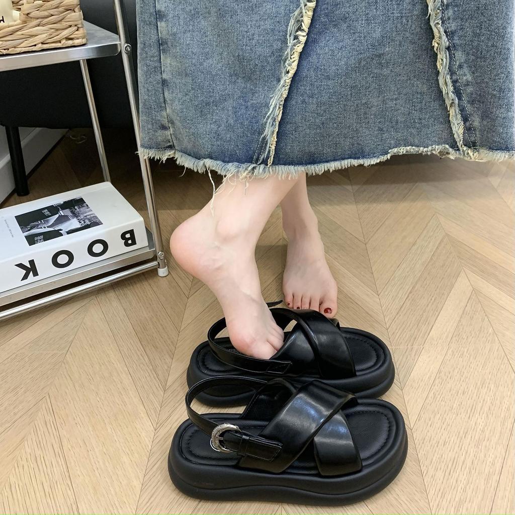 Niche silver sandals women's 2025 summer new retro outer wear student versatile platform casual beach shoes