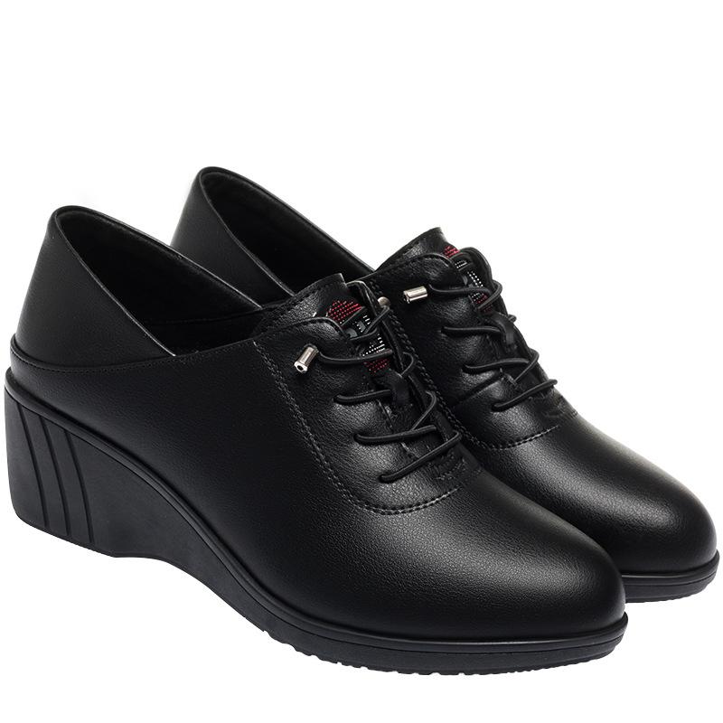 Новая осенняя женская обувь из мягкой кожи, на мягкой подошве, с глубоким вырезом, удобная, в стиле ретро, повседневная, обувь для мам, танкетки, высокие каблуки, женская обувь