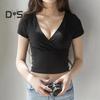 Женская футболка с глубоким V-образным вырезом и коротким рукавом, футболка с открытым пупком, облегающие однотонные топы, легкие эластичные укороченные топы