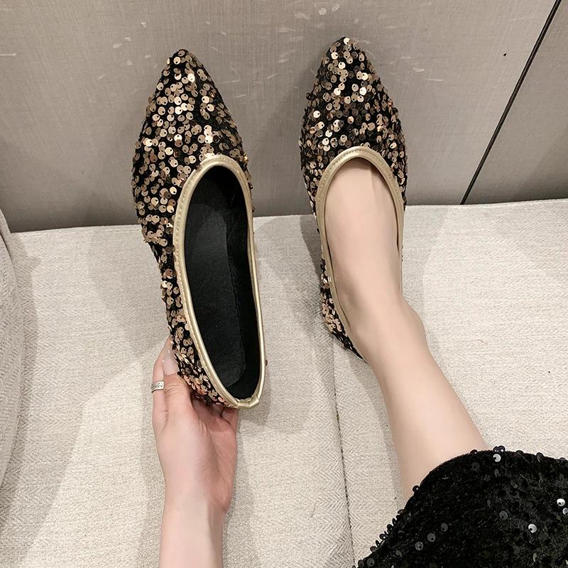 Туфли для женщин 2024 года, модные женские туфли на плоской подошве, повседневные, женские туфли на плоской подошве с блестящим острым носком и мягкой подошвой, большие размеры, женская обувь