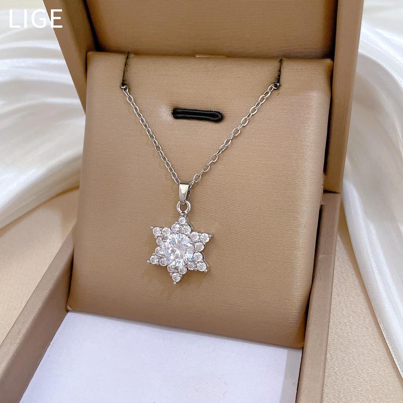 Micro-Inlaid Light Luxury Zircon Snowflake Cute Exquisite Micro-Inlaid Necklace Women'S Fashion Trend Collarbone Chain Manufacturer
