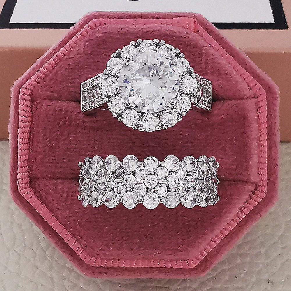 Женское комбинированное кольцо с микропаве из бриллиантов