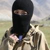 Стильная трансформируемая балаклава-кепка обеспечивает полную защиту лица или повседневный вид без козырька. Мягкий и эластичный головной убор.