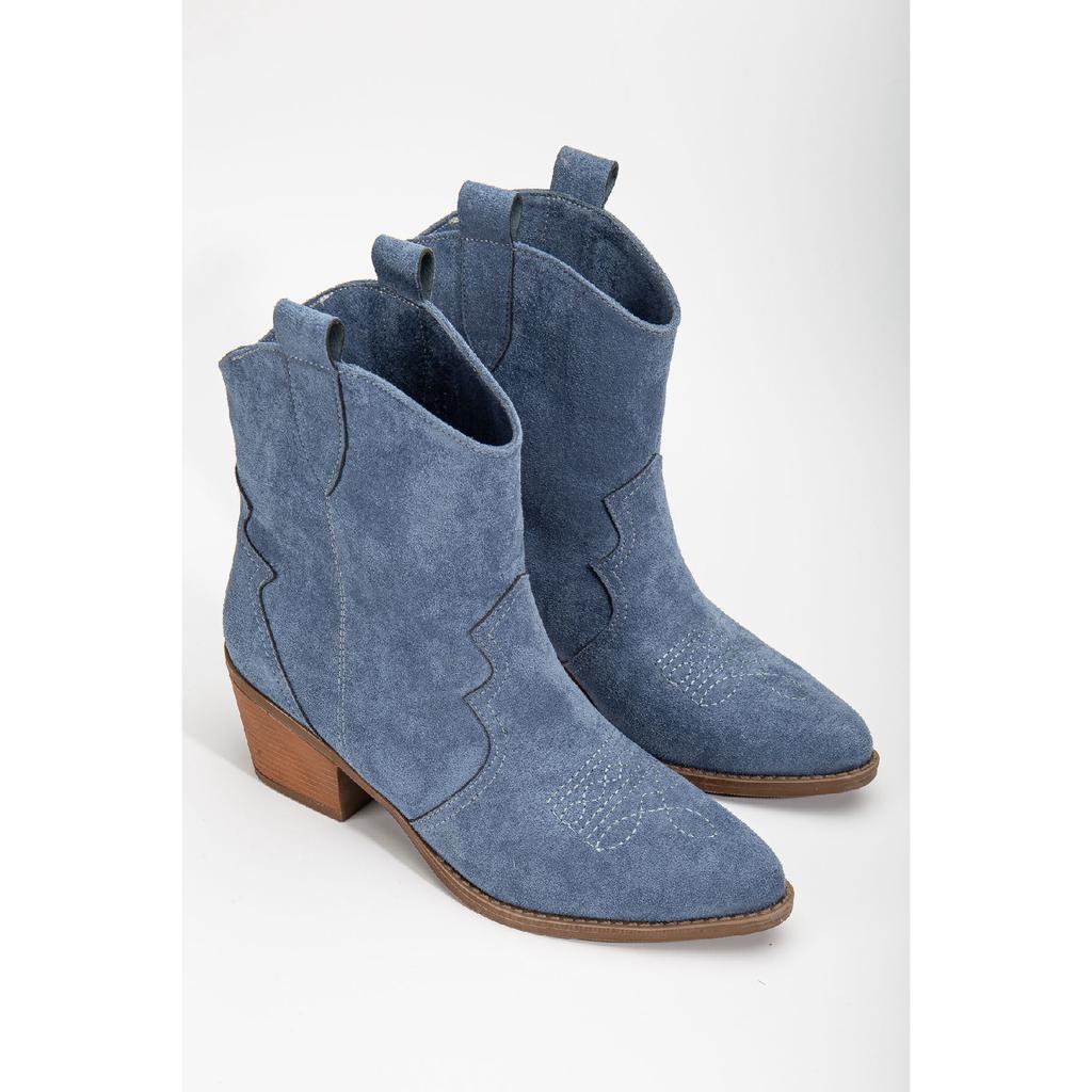 Кремовые бежевые матовые замшевые ковбойские сапоги из норки с камнем в стиле вестерн