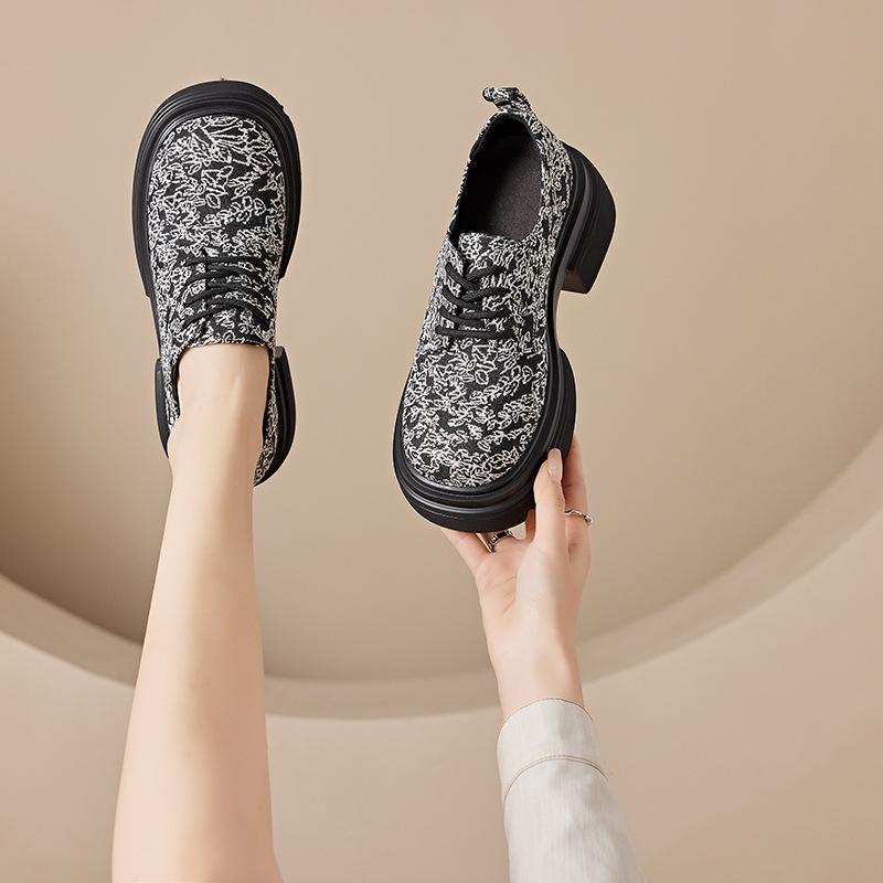 2025 маленький размер Guochao с принтом повседневная обувь женская платформа корейская версия цветочная ткань шнуровка женская обувь мелкая цветочная вышивка женская обувь