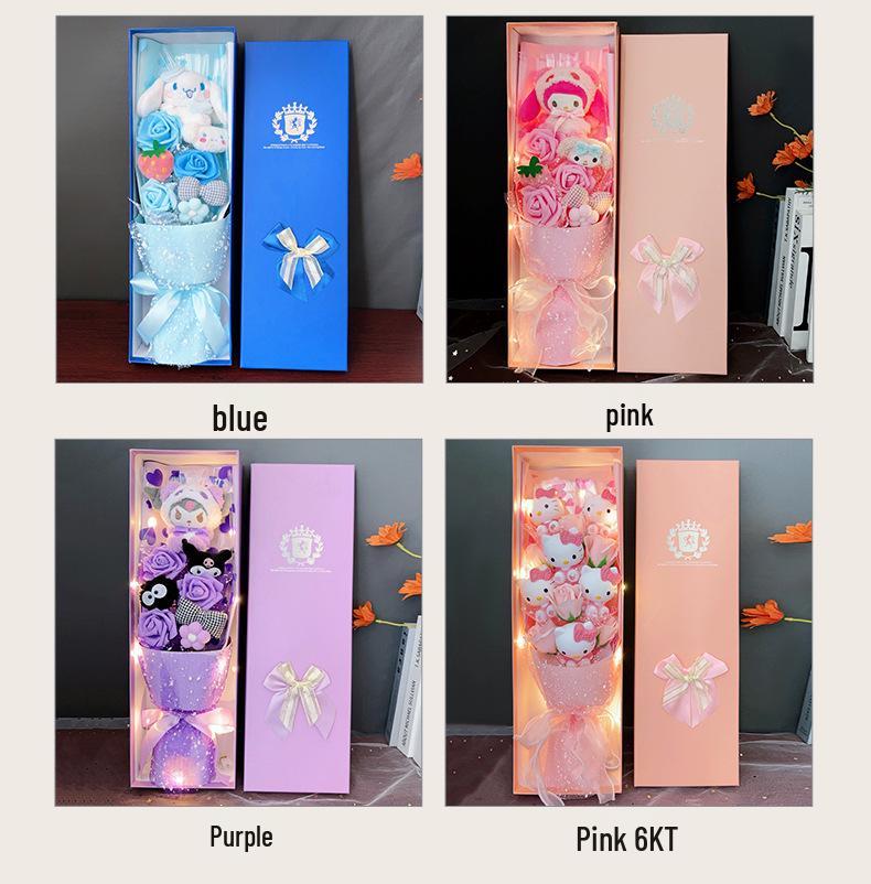 Подарочный набор-букет из кукол Hello Kitty и Kuromi с искусственными цветами
