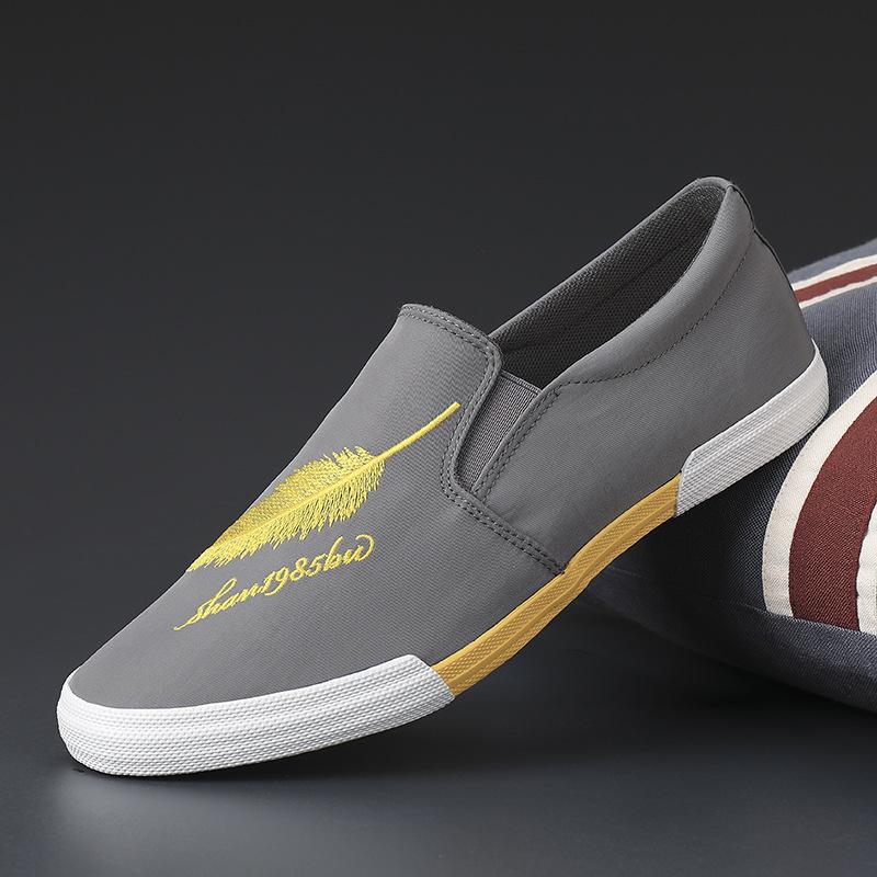 Новая весенняя мужская обувь в корейском стиле с вышивкой, модные мужские туфли из парусины на одну ногу, повседневная тканевая обувь, модная обувь для сёрфинга