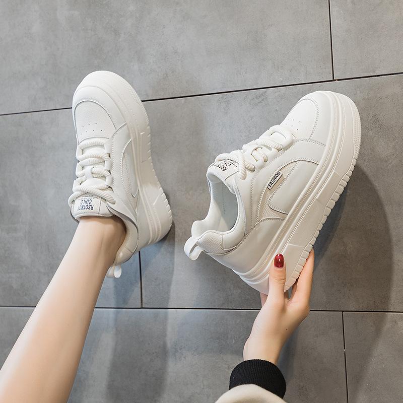 Маленькие белые туфли платформа черно-белые повседневные туфли женские 2025 весна новые универсальные панда спортивные бархатные маффины одинарные туфли