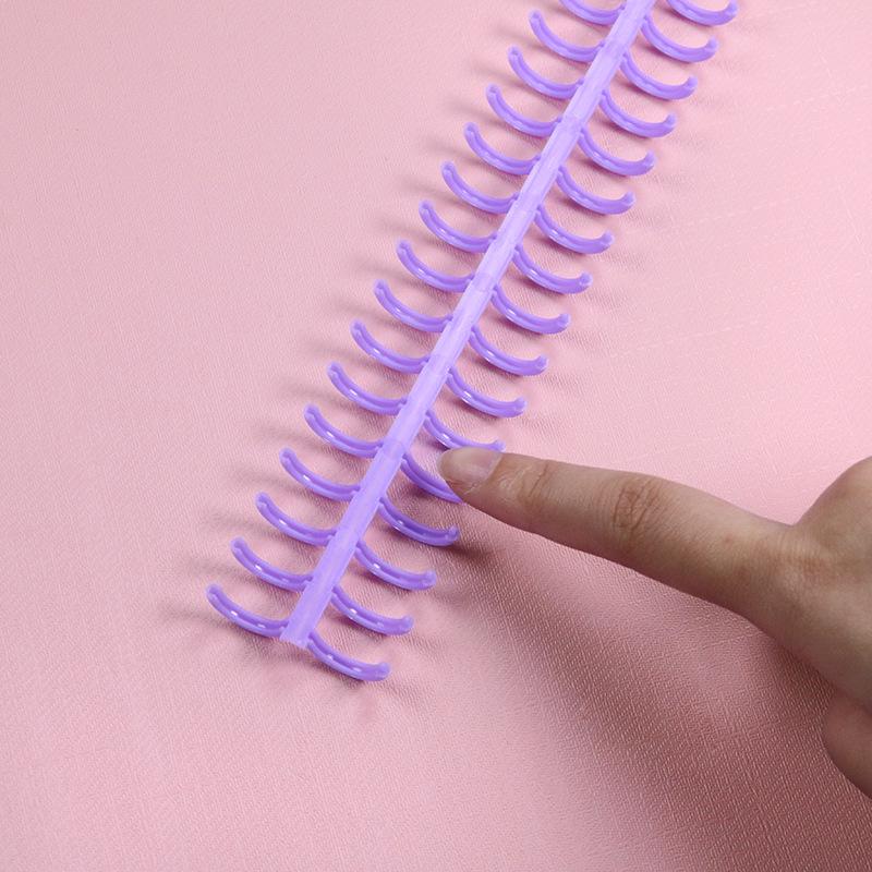 Цветная папка-регистратор Macaron с ножницами, формат B5, 26/30 отверстий, легко открывается и закрывается.