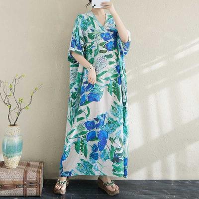 Летнее длинное платье с V-образным вырезом