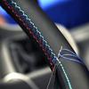 Кожаная оплетка рулевого колеса с красно-синей строчкой для BMW 5 серии F10 F11 2013-2017