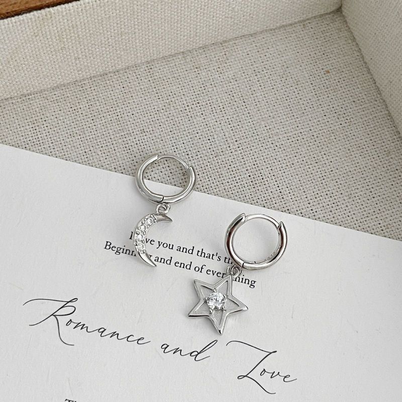 Ins Cold Wind Asymmetric Star and Moon Stud Earrings Niche Temperament Versatile Senior Sense Ear Buckle Earrings Female Ambience Back To School