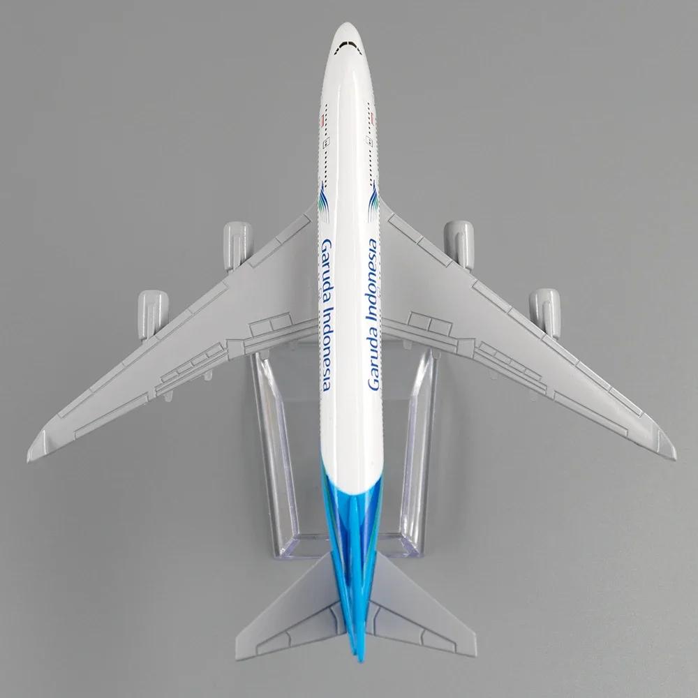 Самолет масштаба 1/400 с подставкой Боинг 747 Авиалинии Garuda Indonesia 16см Сплав Модель самолета Модель Украшение дома Подарок для