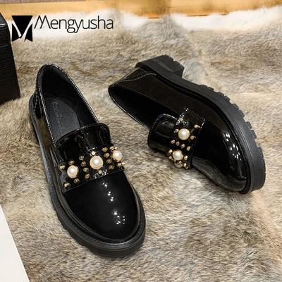 Модные туфли-оксфорды с металлическими заклепками и жемчугом, женские блестящие кожаные туфли, женские мокасины на толстом каблуке, кожаные броги с отделкой из лакированной кожи, 2024