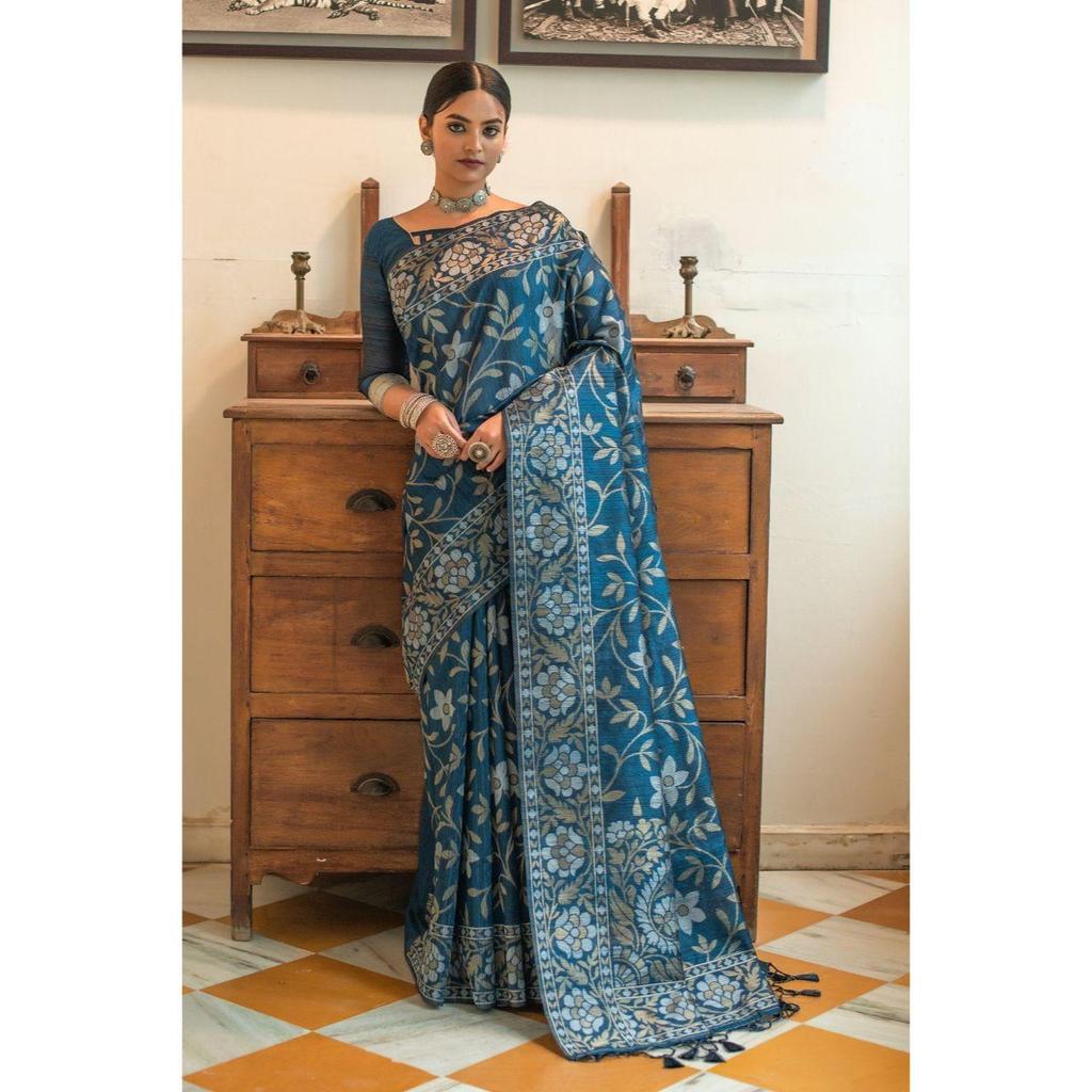 Мягкое льняное шелковое сари с красивой тканой каймой зари и зари-паллу с необычными кисточками и блузкой для бега.