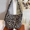 Корейская холщовая сумка с леопардовым принтом в стиле Ins для женщин, осенне-зимняя сумка через плечо большой вместимости для студентов колледжа, чтобы ходить на работу, игрушки для занятий