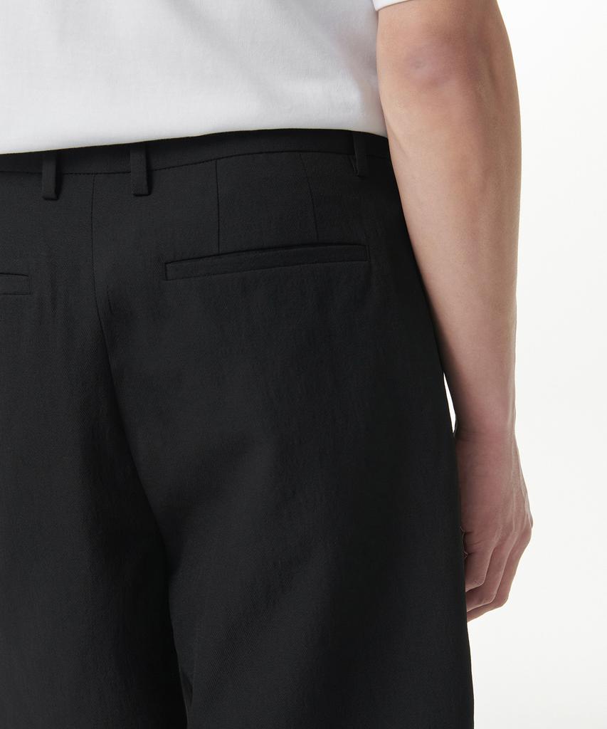 MUSINSA STANDARD Cool Touch Hidden Banding Half Slacks [Black]