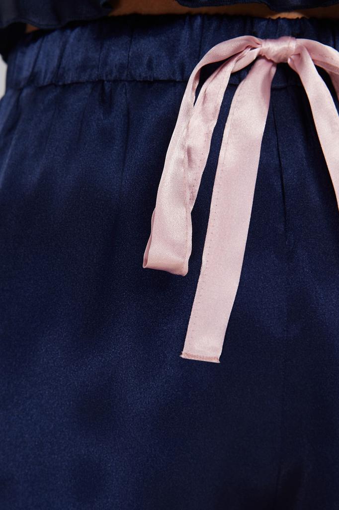 Женский стильный пижамный комплект, темно-синий атласный пижамный комплект с атласной окантовкой и бантом, детализированный веревочный ремень