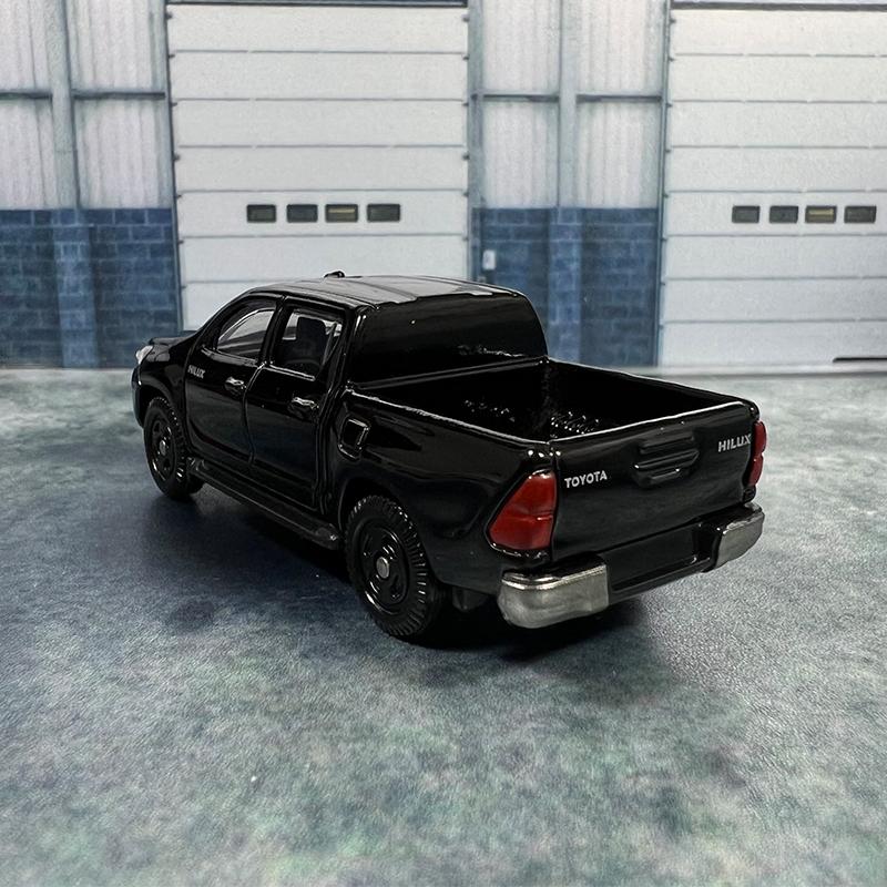 Toyota Hilux Литые модели автомобилей и игрушечные транспортные средства Модель автомобиля Масштабная миниатюрная модель автомобиля для детей