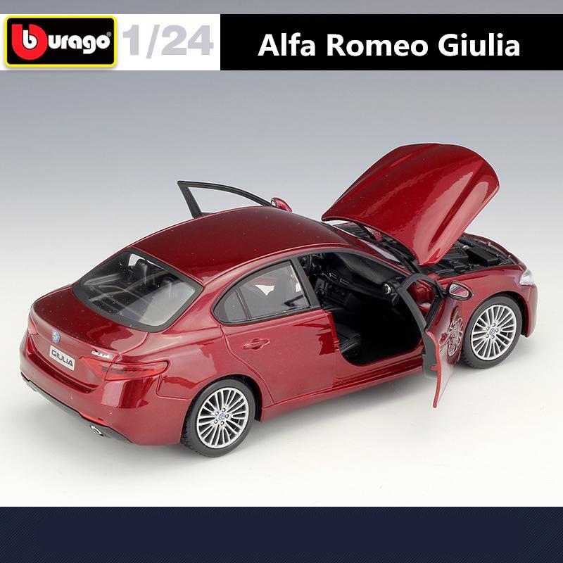 Ббураго 1:24 Альфа Ромео Джулия Купе Спортивный Автомобиль из Литого Металла Модель Diecast Металлическая Роскошная Модель Автомобиля Высокая Симуляция Коллекция Подарок