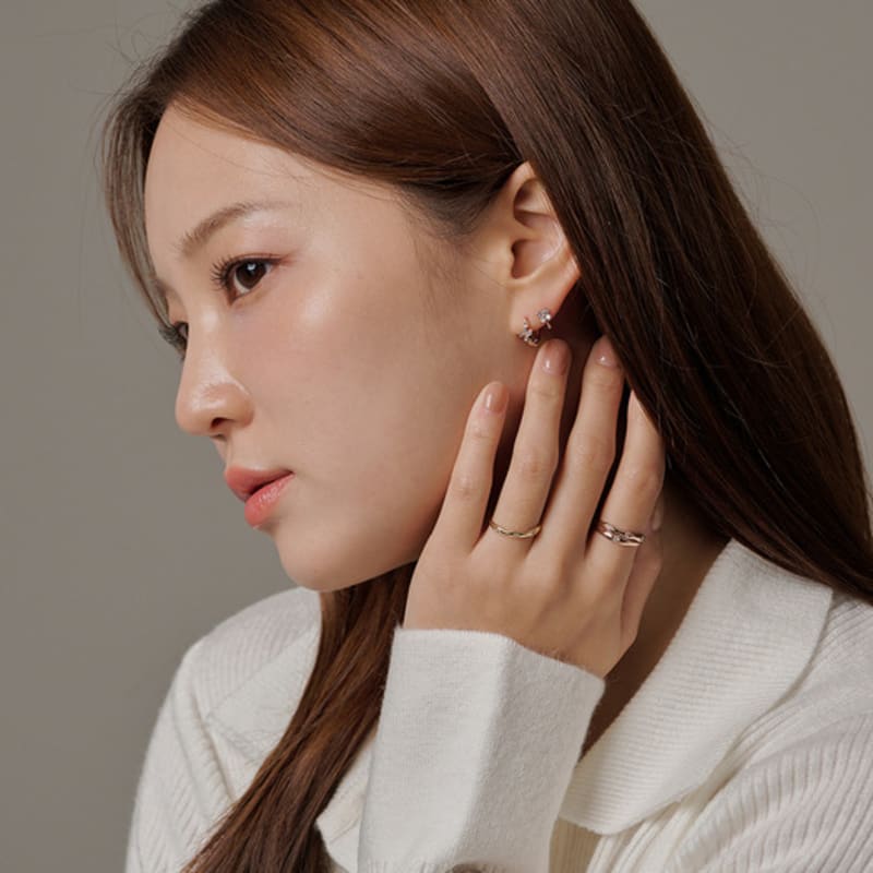 Own 18K Demue Flower Q Earrings (Single)