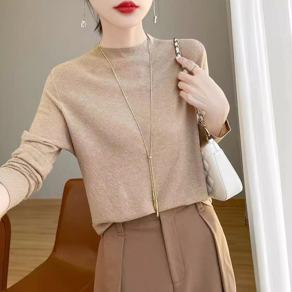 Трикотажный женский свитер небольшого размера в стиле гранж с внутренней блестящей шелковой шерстяной низом