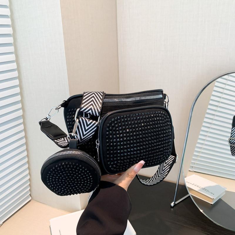 Трендовая и модная летняя маленькая квадратная сумка 2024 года в корейском стиле, на плечо, большой вместимости, кроссбоди